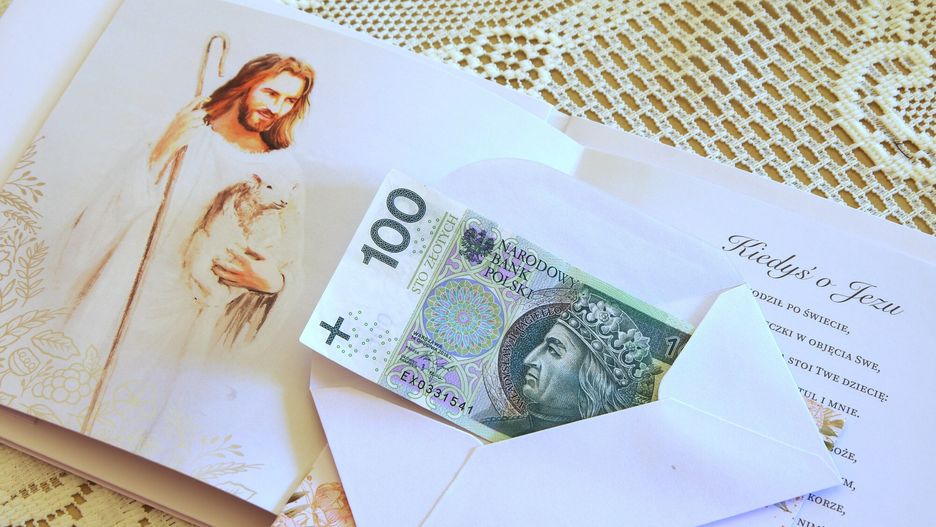 Ile pieniędzy na bierzmowanie? Kwoty od świadków, dziadków i gości