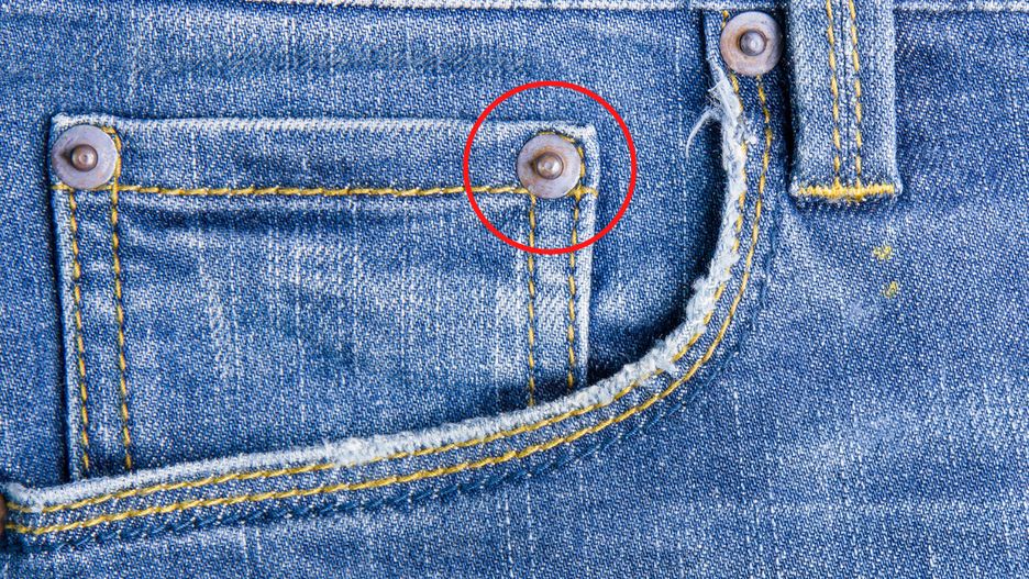 Do czego służą metalowe nity w jeansach?