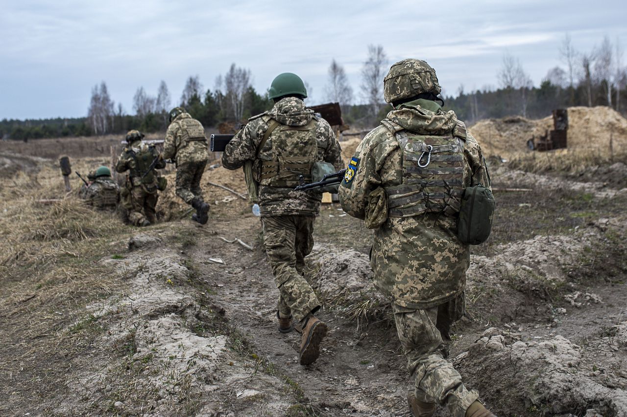 Belarus opens military ranks to prisoners amid Ukraine conflict