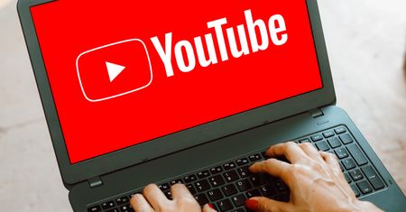 YouTube testuje wstrzykiwanie reklam. Nie zablokujesz ich