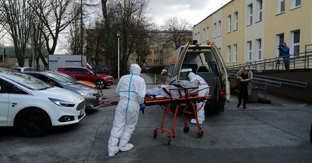 NFZ żąda milionów od szpitala, w którym leżał "pacjent zero"