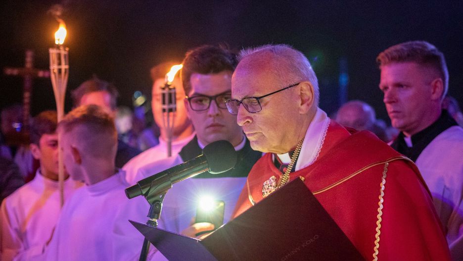 Bp Wiesław Mering zarządził, że wizyty księży w domach parafian odbędą się, choć z opóźnieniem