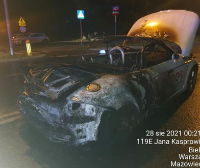 Warszawa. Na Bielanach spłonęło Audi TT Cabrio. Zawrotna prędkość