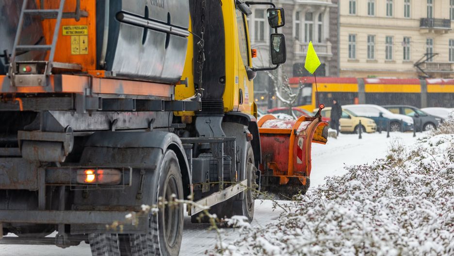 Atak zimy
Fot. Arkadiusz Ziolek/East News. Warszawa, 03.12.2023. Zima w Warszawie. N/z odsniezanie chodnika przez plugosolarke.
ARKADIUSZ ZIOLEK
