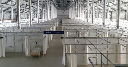 Koronawirus. Opozycja chce, aby NIK przyjrzał się wrocławskiemu szpitalowi tymczasowemu. Są podejrzenia