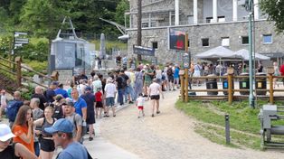 Tatry: Tłumy przy kolejce na Kasprowy Wierch. Nadciągają opady i burze