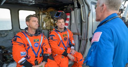 Dowódca misji Artemis 2 chodzi z maskotką. Zignorował procedury