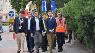 Marsz Ciszy pamięci ofiar rzezi wołyńskiej. Szli  z kościoła pod pomnik na głogowskim cmentarzu