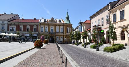 Nie tylko słynna atrakcja. Urocze miasteczko w cieniu Krakowa