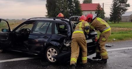 Kolizja drogowa na DK9 w Ostrowcu Św. [Foto]