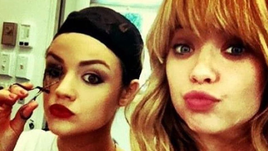 Ashley Benson wspomina pracę na planie z Lucy Hale.