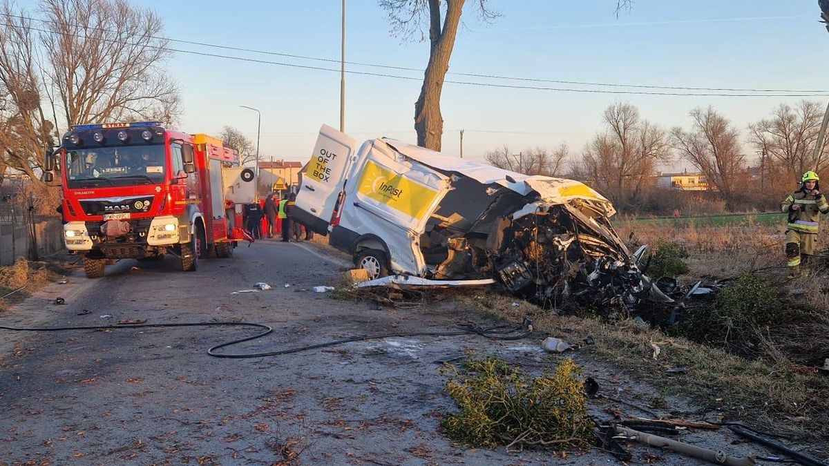 Auto dostawcze zostało kompletnie zniszczone 