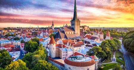 Niedoceniane, ale jedno z piękniejszych miast Europy. Wygląda jak z baśni. Teraz polecisz tam za ułamek ceny