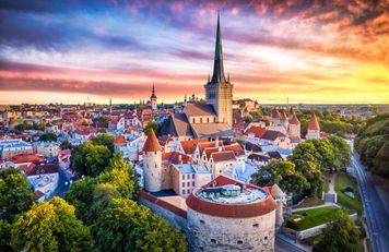 Niedoceniane, ale jedno z piękniejszych miast Europy. Wygląda jak z baśni. Teraz polecisz tam za ułamek ceny