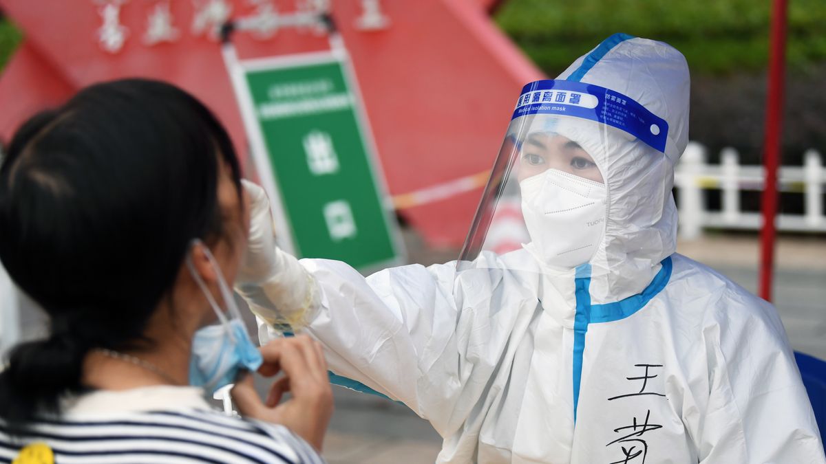 Nucleic Acid Test In Guiyang
GUIYANG, CHINA - SEPTEMBER 12, 2022 - Medical staff take nucleic acid samples for residents under their jurisdiction at a nucleic acid sampling site in Guiyang, Guizhou Province, China, Sept 12, 2022. (Photo credit should read CFOTO/Future Publishing via Getty Images)
Future Publishing
china, chinese, nucleic acid test, medical