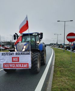 Rolnicy zablokowali lotnisko w Pyrzowicach. "Zielony Ład nas zniszczy"