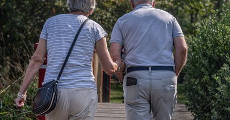 Żona wpadła do sanatorium. "Pan Zenon jest z małżonką na zabiegach"