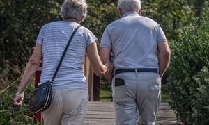Żona wpadła do sanatorium. "Pan Zenon jest z małżonką na zabiegach"