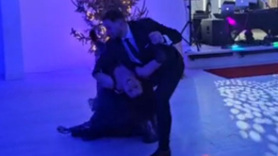 Wyjątkowy taniec na studniówce. Na parkiet weszła dyrekcja i pokazała klasę