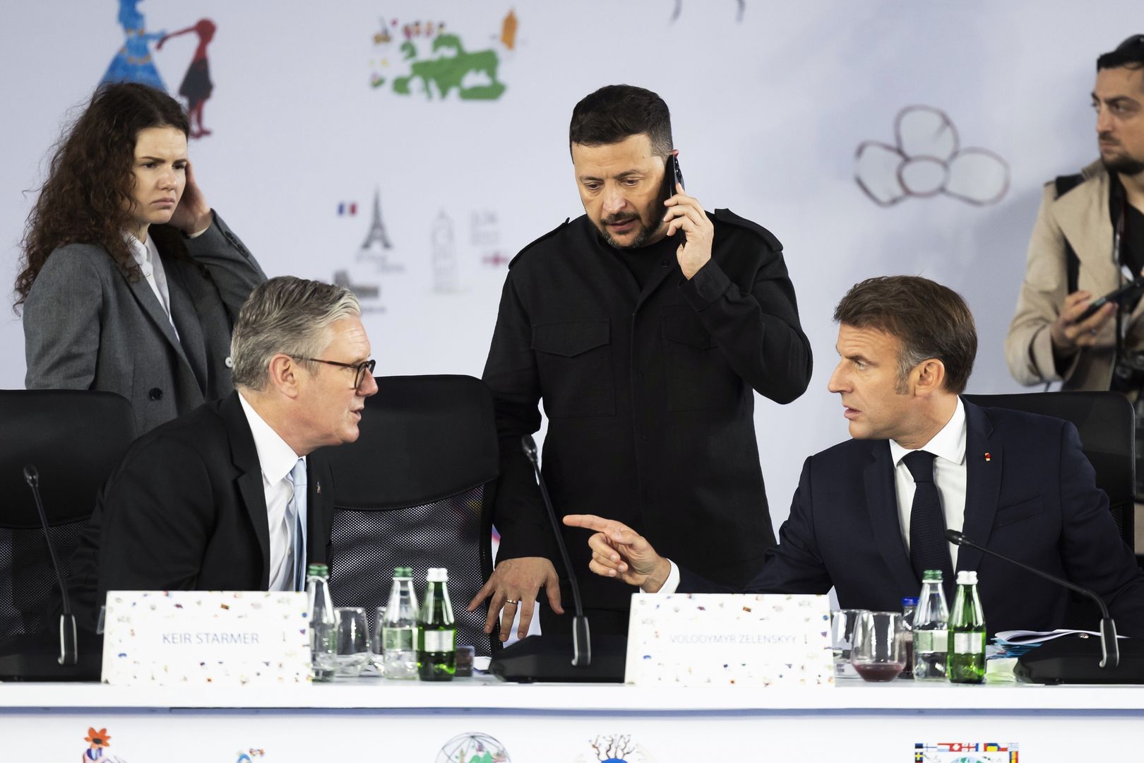 Od lewej: Keir Starmer, Wołodymyr Zełenski i Emmanuel Macron