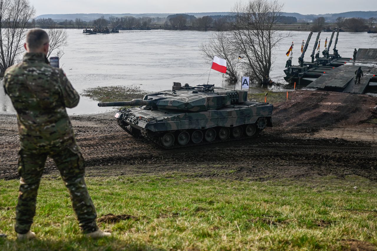 Rośnie zainteresowanie wojskiem. Rząd reaguje