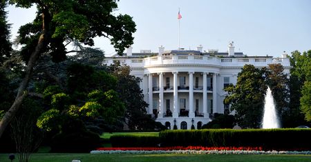 Kryzys w USA: Biały Dom zapowiada masowe zwolnienia, a kompromisu wciąż brak