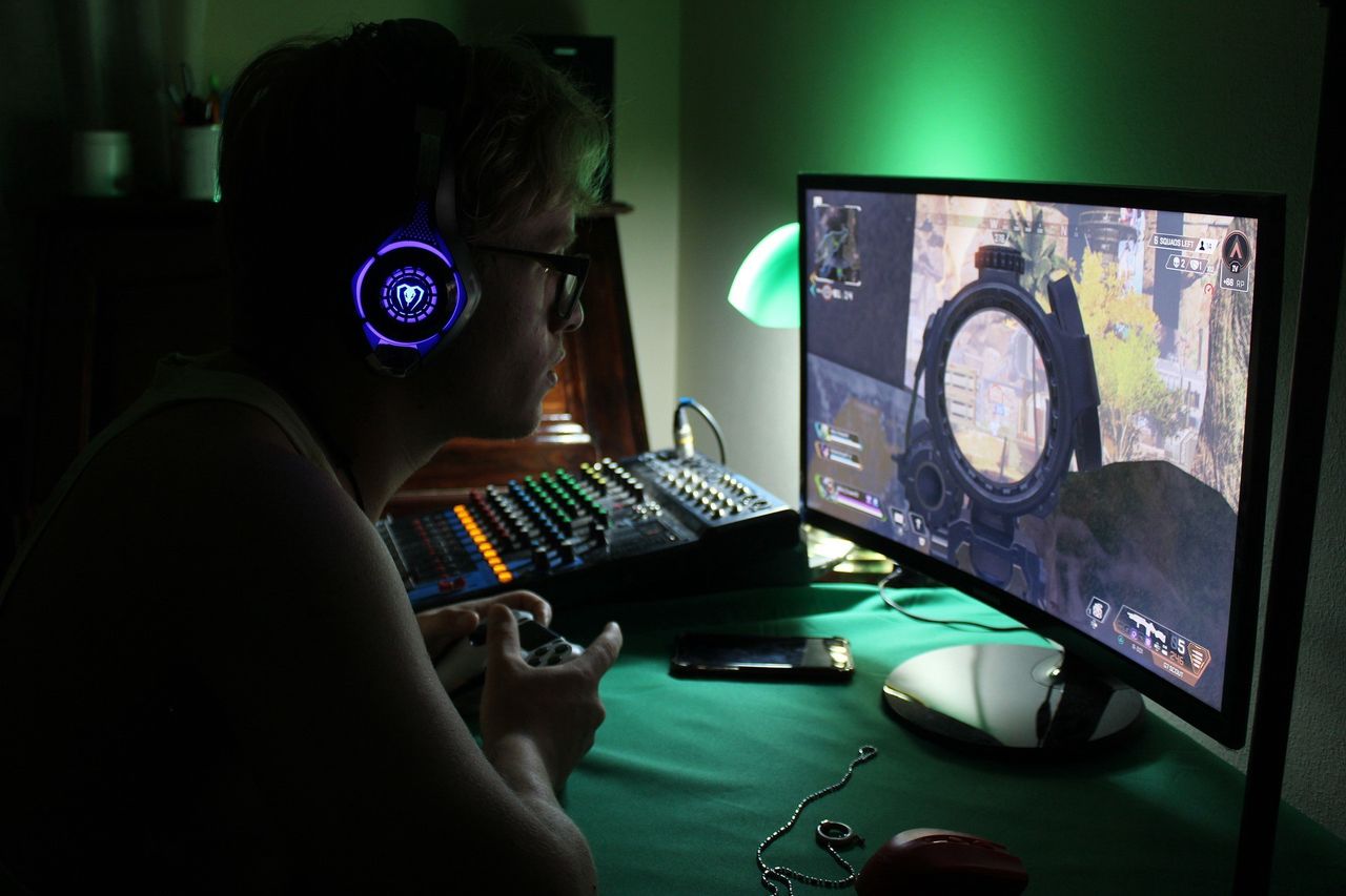 zakrzywiony monitor krzywy monitor curved gracz gaming gamer
