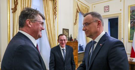 "Ale to jest żenujące". Giertych uderza w Andrzeja Dudę