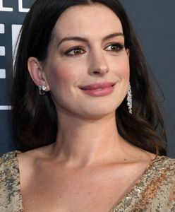 Kiedyś te kozaki robiły furorę, dziś znów są modne. Anne Hathaway też je nosi