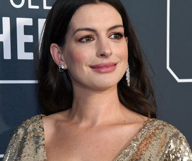 Kiedyś te kozaki robiły furorę, dziś znów są modne. Anne Hathaway też je nosi