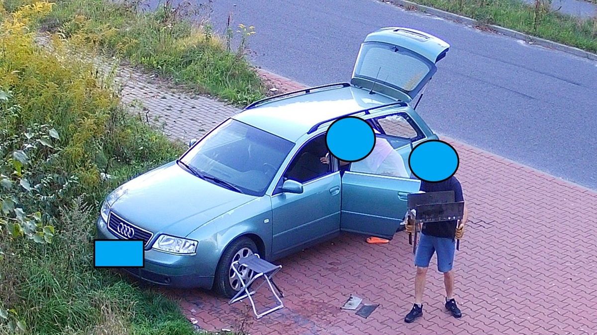 Mieszkańcy zaśmiecali teren miejski.