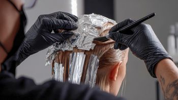 Hitowa koloryzacja na wiosnę 2026. Pavlova blonde kusi niczym deser