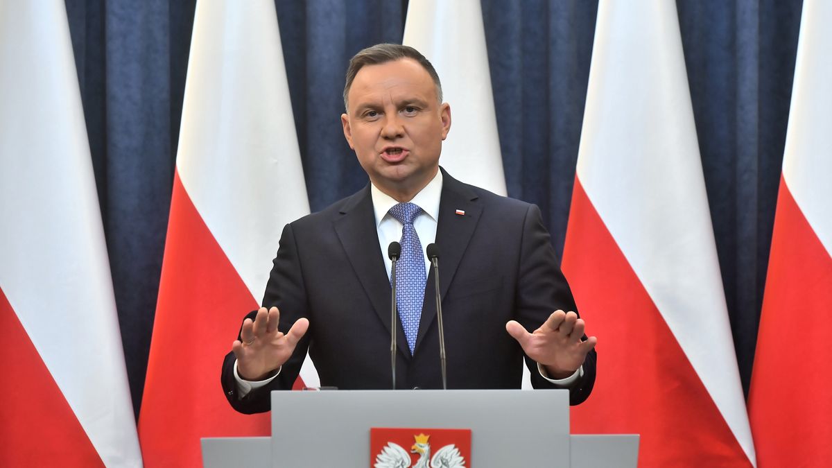 Andrzej DudaWarszawa, 27.12.2021. Prezydent RP Andrzej Duda podczas wypowiedzi dla medi�w w Pa�acu Prezydenckim w Warszawie, 27 bm. Prezydent odm�wi� podpisania nowelizacji ustawy o radiofonii i telewizji i skierowa� j� do Sejmu do ponownego rozpatrzenia. (amb) PAP/Andrzej LangeAndrzej LangeAndrzej Duda, bfriefing prasowy, g�owa pa�stwa, pa�ac prezydencki, polityk, polityka, prezydent RP