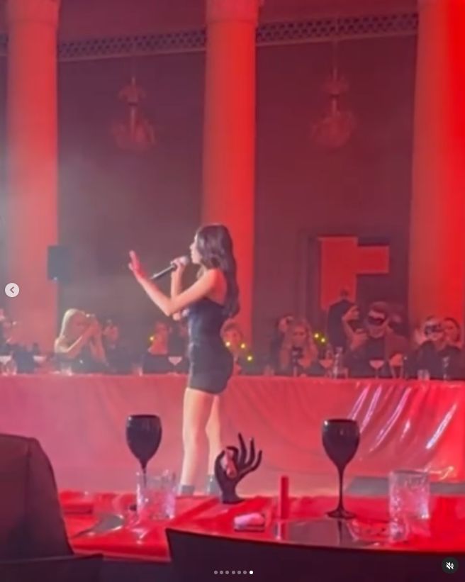 Roksana Węgiel w ultrakrótkiej mini