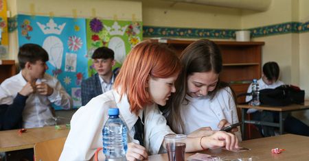 Co można mieć przy sobie na egzaminie ósmoklasisty 2025? Lista przyborów i przedmiotów dozwolonych na egzaminach