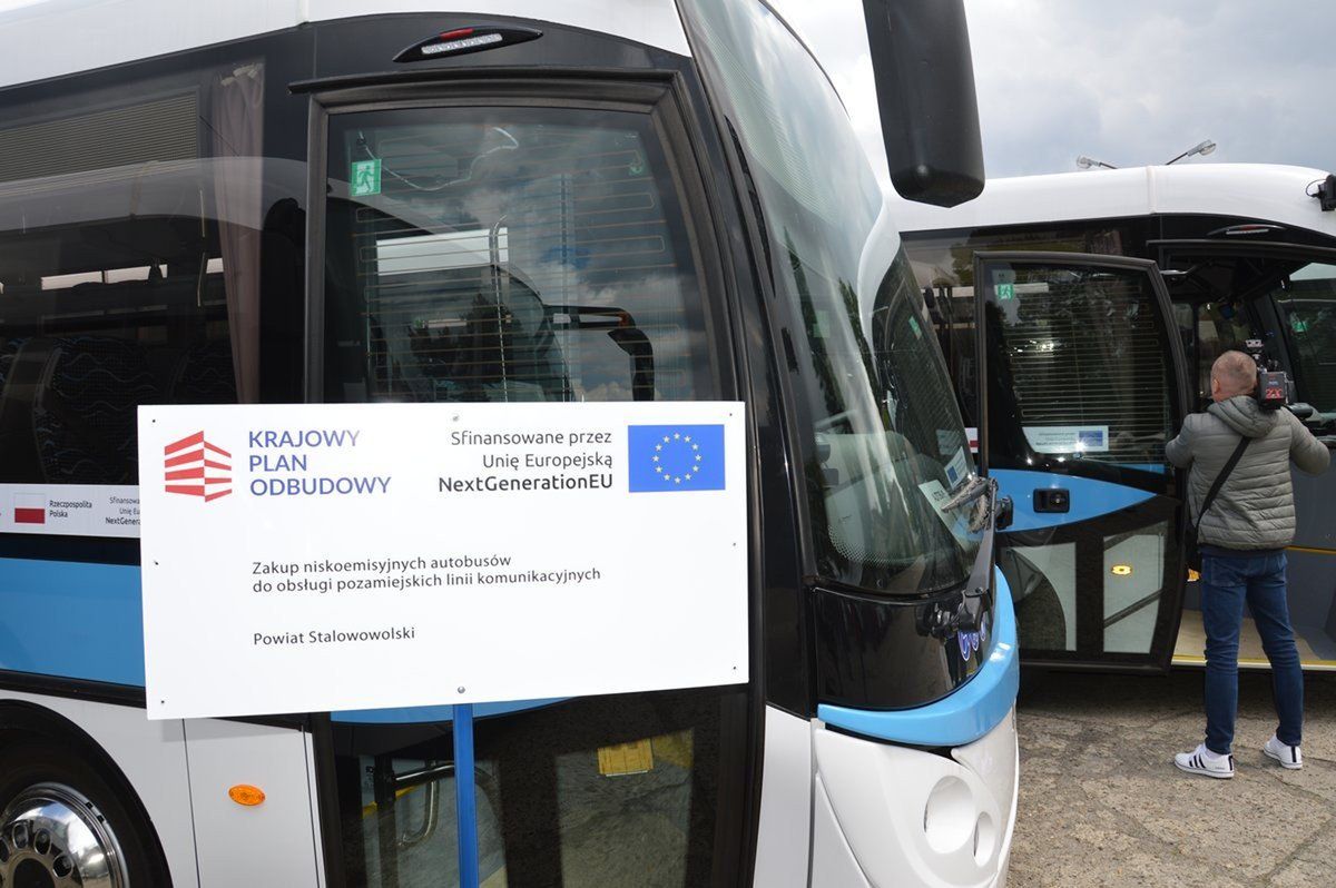 Powiat stalowowolski kupił dziesięć nowych autobusów i wydzierżawił je PKS