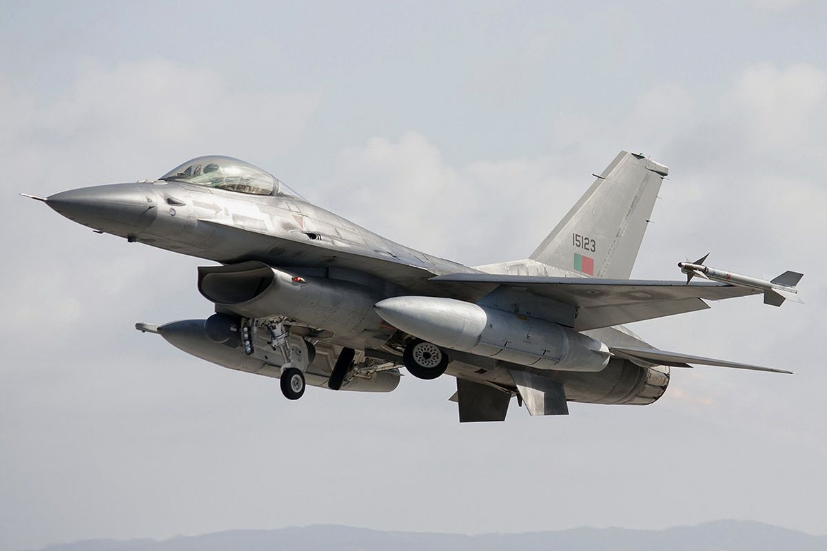 F-16AM - in the photo, the machine in Portuguese colours