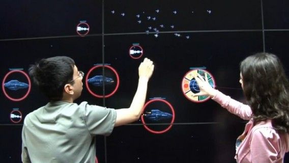 RTS na wielkim ekranie dotykowym 1