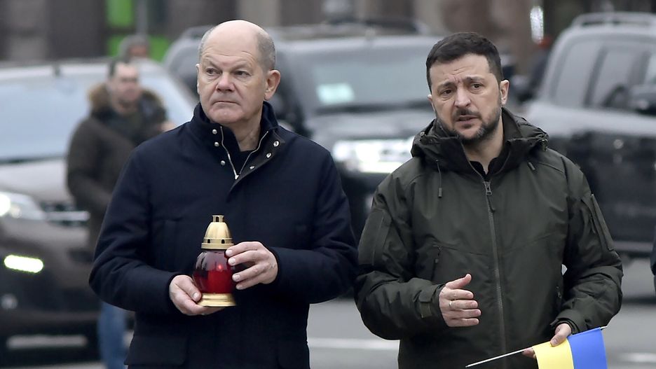 Kanclerz Olaf Scholz z wizyt? w Kijowie
KYIV, UKRAINE - DECEMBER 2, 2024 - President of Ukraine Volodymyr Zelenskyy (R) and Federal Chancellor of the Federal Republic of Germany Olaf Scholz are in Maidan Nezalezhnosti to pay tribute to the perished defenders of Ukraine, Kyiv, capital of Ukraine.
Serhii Chuzavkov