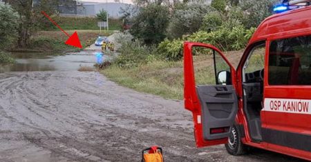Wjechał do rzeki. Samochód zaczął tonąć