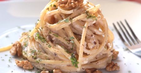 Przepis na spaghetti z orzechami włoskimi. Pomysł na szybki obiad