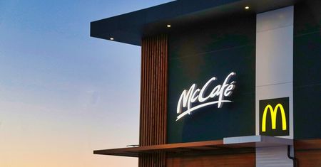 McDonalds testuje nowe rozwiązanie. Czy to koniec papierowych słomek?