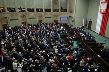 Sejm uchwalił ustawę okołobudżetową