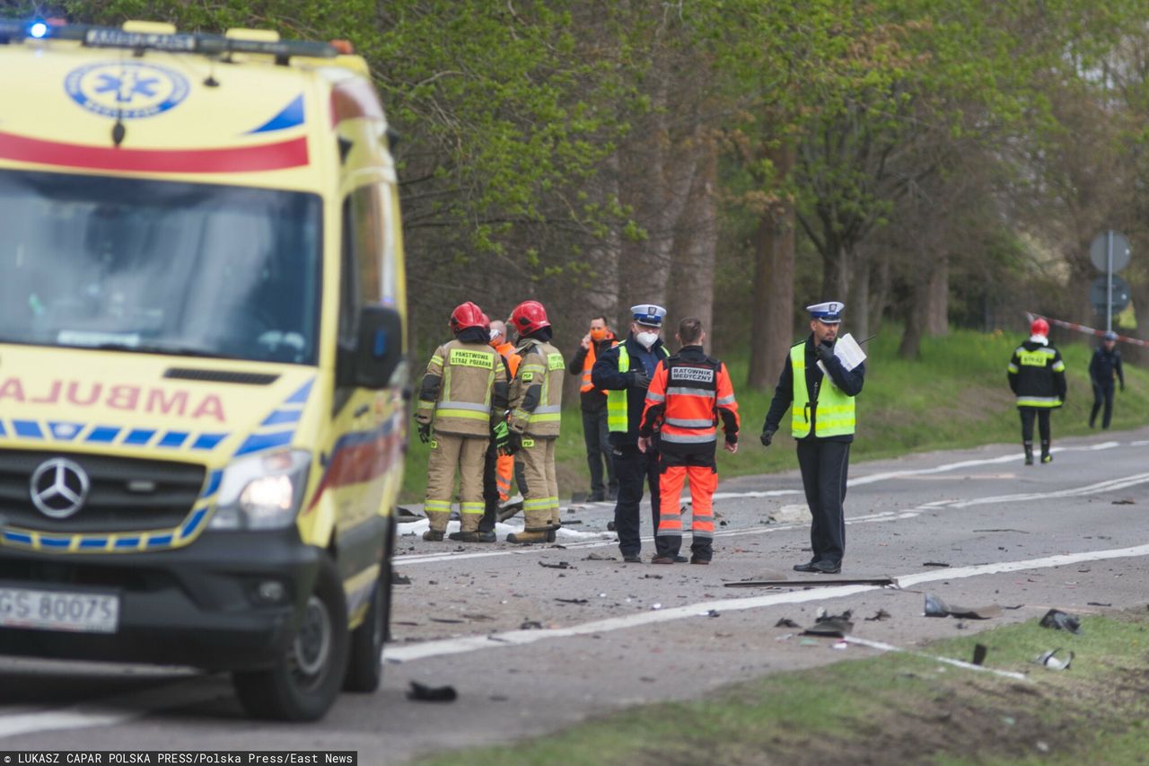 Wypadek na DK10. Jedna osoba nie żyje, druga została ranna