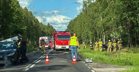 Dramat na trasie Krajenka–Żeleźnica! Zderzenie trzech pojazdów, helikopter w akcji!
