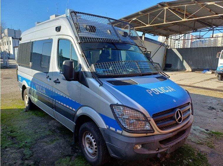 Pojazdy policji wystawione na sprzedaż