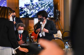 Ten gest ma znaczenie. Elżbieta Witek i Tomasz Grodzki opuścili salę obrad