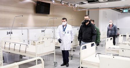 Koronawirus. Jak pracuje Szpital Narodowy? Opozycja domaga się kontroli