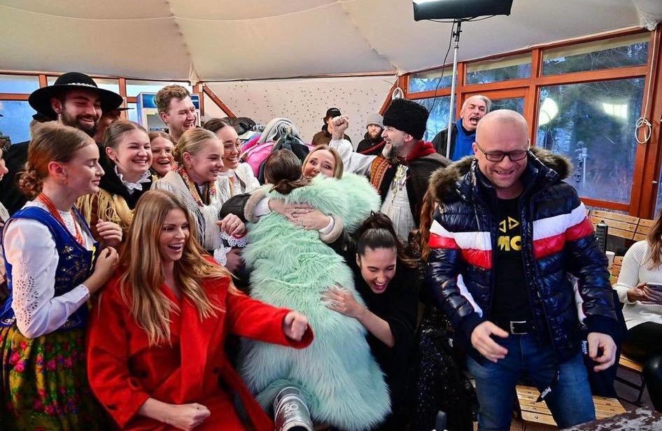 Marina Łuczenko rzuca się w ramiona Joanny Kurskiej