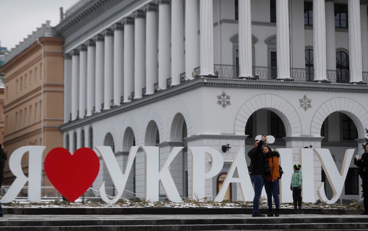 Napis "Kocham Ukrainę" w centrum Kijowa